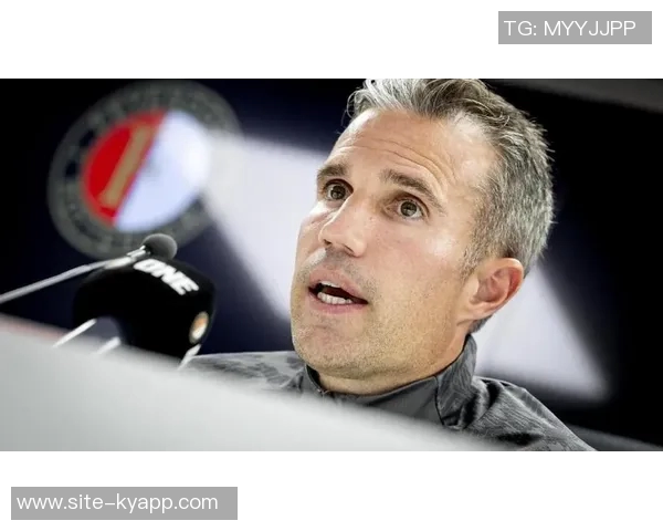 昆滕廷伯怒斥范佩西不满言论直言忍无可忍希望面对沟通 昆滕廷伯怒斥范佩西不满言论直言忍无可忍希望面对沟通